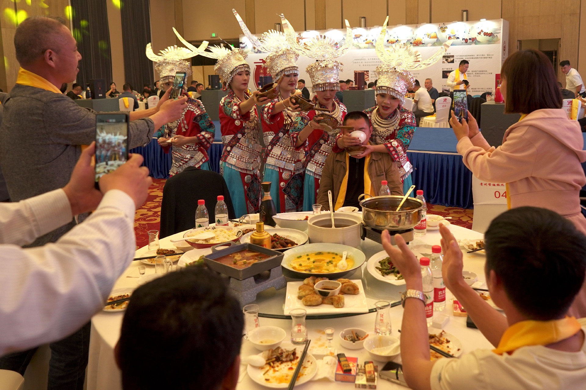 �����;ƣ�ȫ��Ʒ��ʢ�������̻���Բ����Ļ